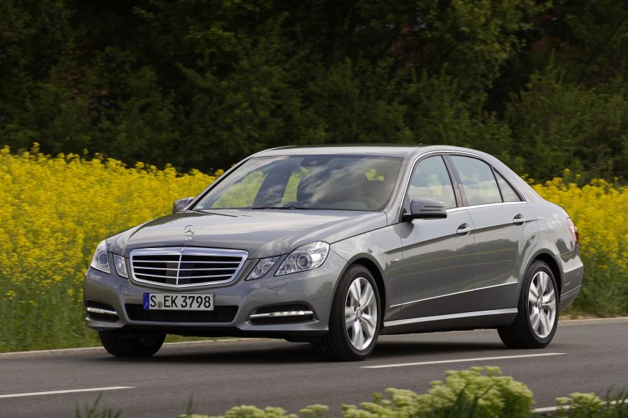  Mercedes-Benz E200 NGT 2011 года  (фото 1 из 16)